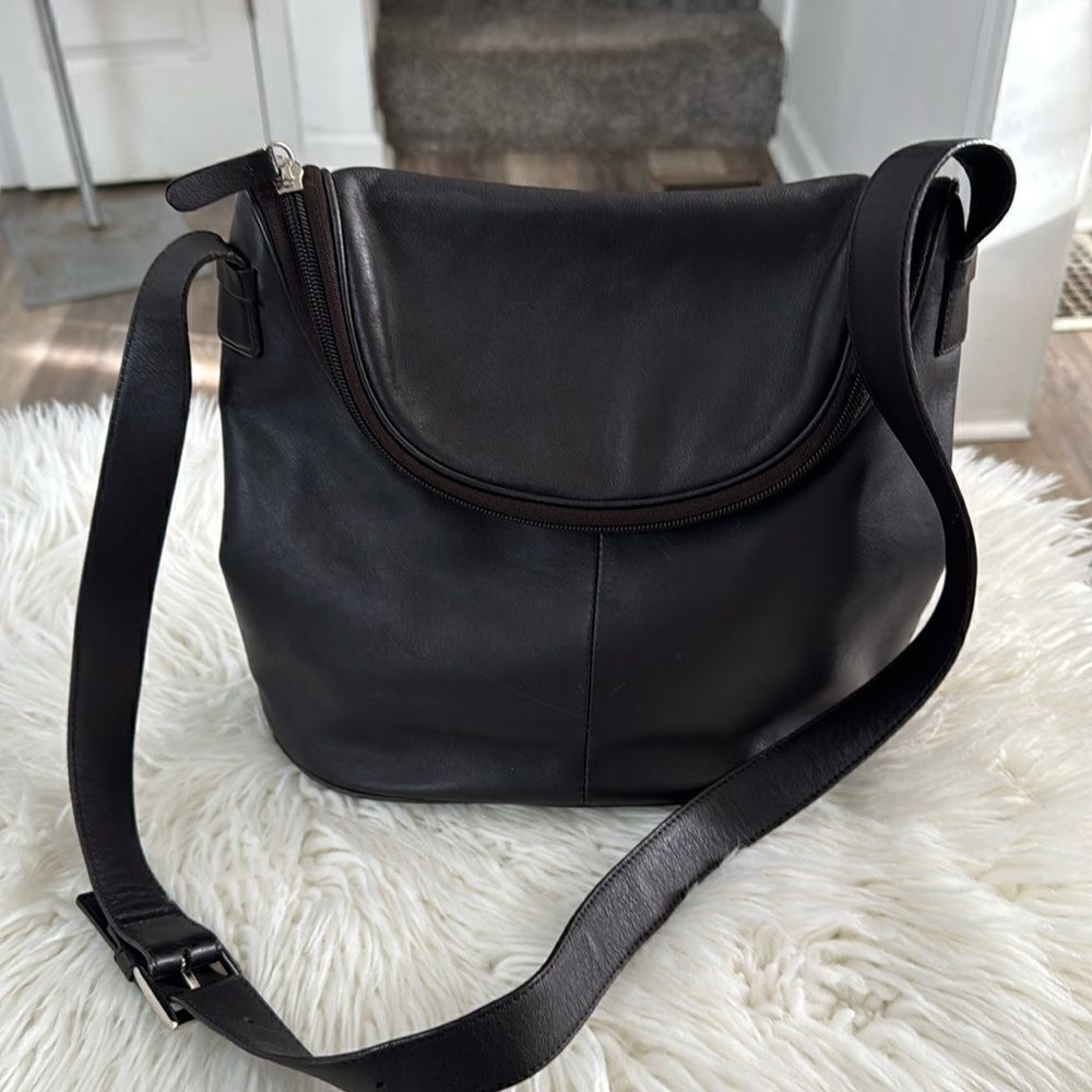 MAXX NEW YORK LEATHER CROSSBODY BAG
